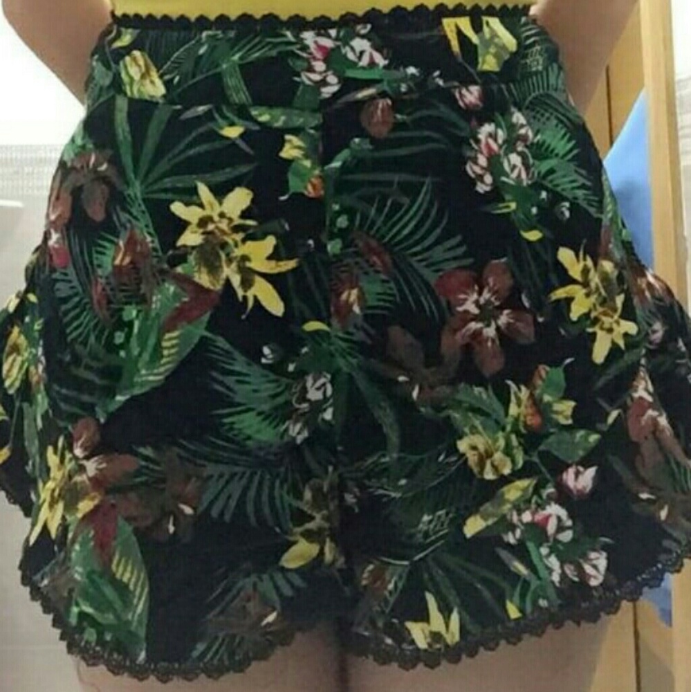 New Black Crochet Floral Rayon Fabric Flare Shorts - Picture 2 of 2